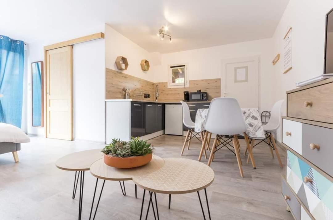 Le Studio Du Pressoir Gisay Εξωτερικό φωτογραφία