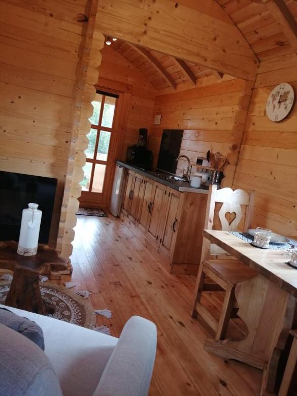 Le Studio Du Pressoir Gisay Εξωτερικό φωτογραφία
